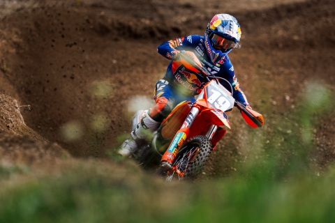Sacha Coenen of Belgium and Red Bull KTM Factory Racing competes during the FIM MXGP Motocross World Championship in Loket, Czech Republic on July 26, 2025. // Samo Vidic / Red Bull Content Pool // SI202507271622 // Usage for editorial use only //