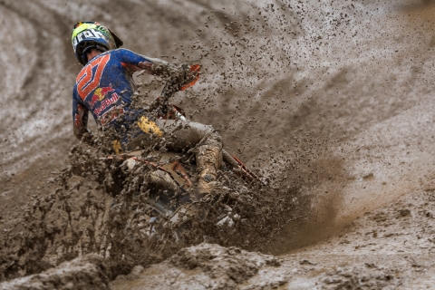 Simon Laengenfelder of Germany and Red Bull KTM Factory Racing competes during the FIM MXGP Motocross World Championship in Loket, Czech Republic on July 26, 2025. // Samo Vidic / Red Bull Content Pool // SI202507271634 // Usage for editorial use only //