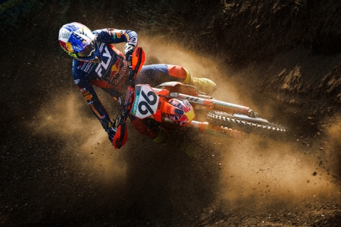 Lucas Coenen of Belgium and Red Bull KTM Factory Racing competes during the FIM MXGP Motocross World Championship in Loket, Czech Republic on July 27, 2025. // Samo Vidic / Red Bull Content Pool // SI202507271638 // Usage for editorial use only //